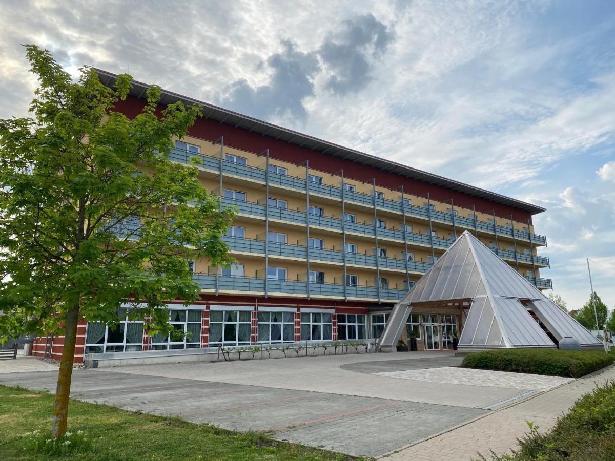 Kurhotel Pyramide Bad Windsheim Exterior photo
